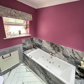 Whirlpool Jet bath - Mr & Mrs Mayfield