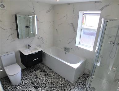 Marble Effect Tiles - Decor Bathroom