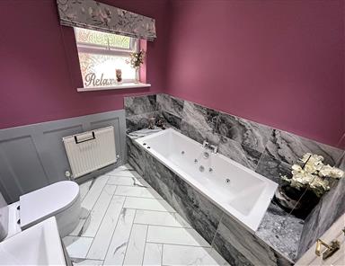 Whirlpool Jet bath - Mr & Mrs Mayfield