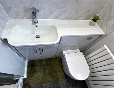 Utopia All-In-One worktop - En-Suite Bathroom