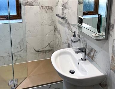 Pedestal Basin - Mr & Mrs Osborne